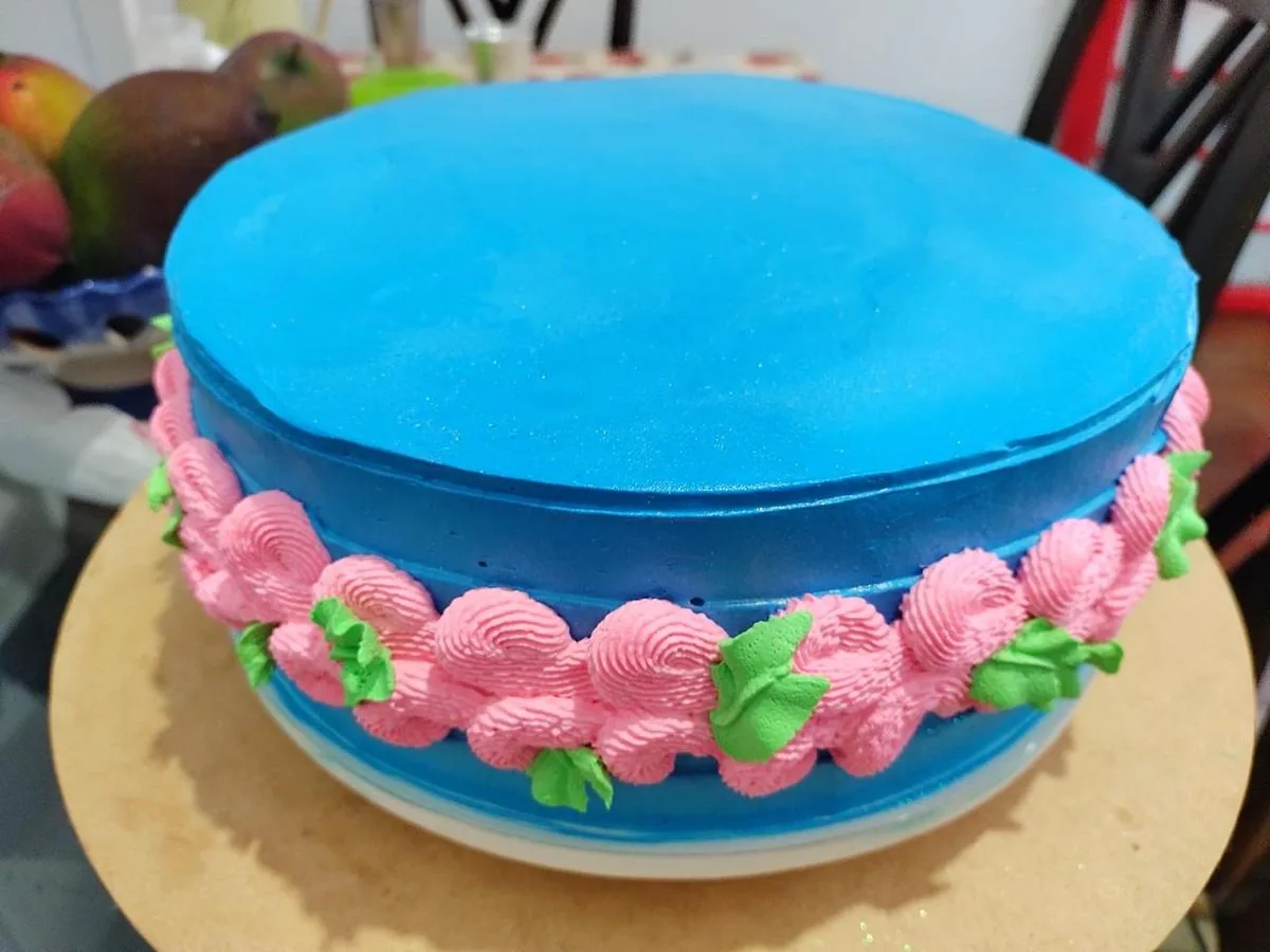 Bolo de festa infantil colorido