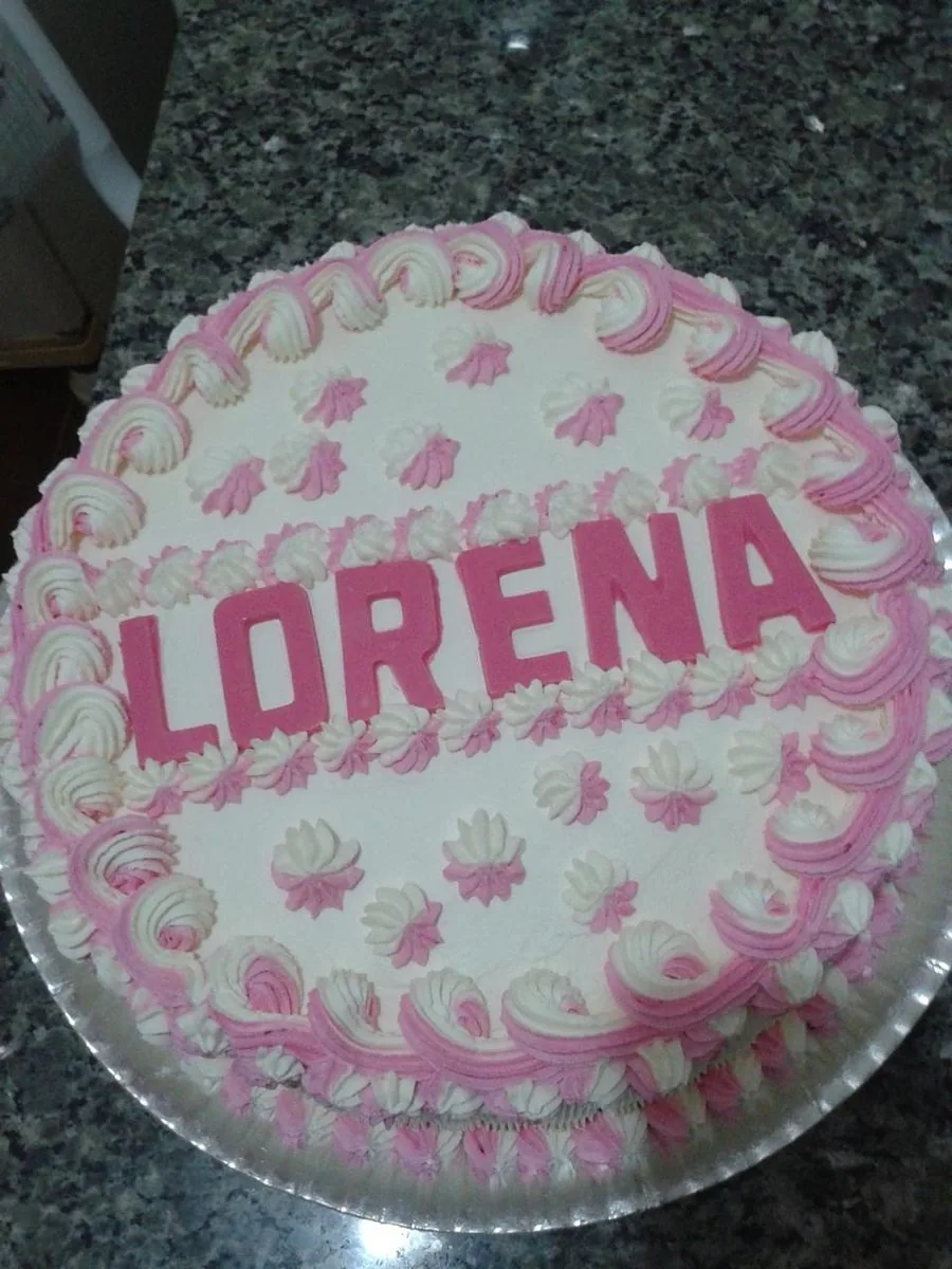 Bolo de aniversário personalizado com nome
